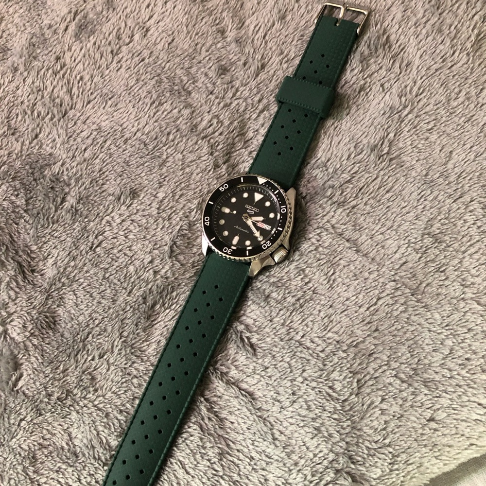 NEW 22MM GREEN SILICONE WATCH STRAP